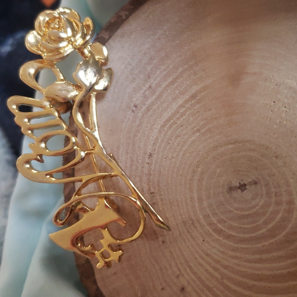 #1 Mom Gold Plated Brooch